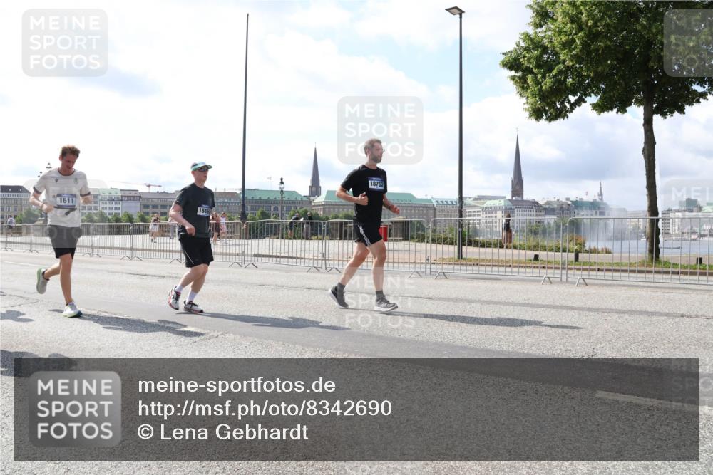 29.06.2025 - hella hamburg halbmarathon Lena Gebhardt http://msf.ph/oto/8342690 29.06.2025 10:00:44 Lombardsbrücke 1611, 18762, 1019, 1180, 1526, 1544, 1568, 1583, 1611, 1681, 1726, 2027, 2086, 2236, 2346, 2426, 2474, 2606, 2652, 2730, 2982, 3042, 3059, 3141, 3177, 3319, 3400, 3740, 3794, 3861, 3983, 4419, 4579, 4594, 4616, 4708, 4767, 4813, 4940, 4945, 5033, 5418, 5643, 5728, 5870, 6082, 6084, 6138, 6147, 6220, 6260, 6443, 6470, 6531, 6714, 6757, 7658, 7757, 7759, 7761, 8255, 8326, 8478, 8632, 8923, 9124, 9553, 9555, 9577, 10074, 10271, 10599 meine-sportfotos.de