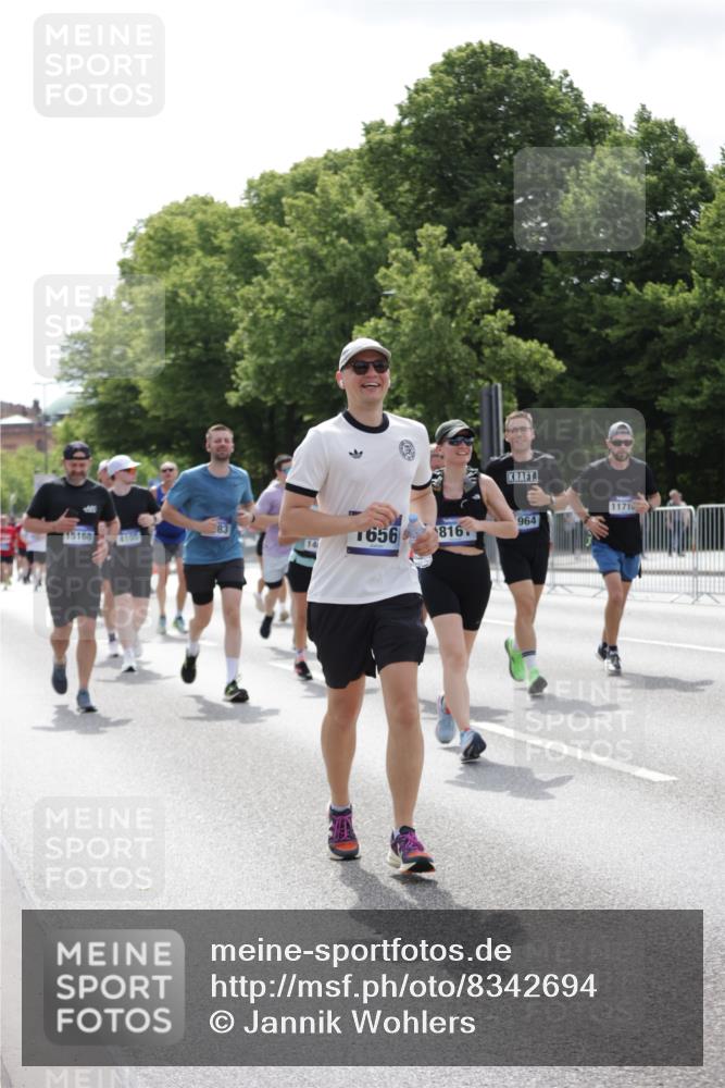 29.06.2025 - hella hamburg halbmarathon Jannik Wohlers http://msf.ph/oto/8342694 29.06.2025 10:42:25 Lombardsbrücke 1656, 1964, 2401, 2450, 2509, 2940, 2941, 3283, 3378, 3764, 4092, 4105, 4334, 4385, 5417, 6120, 6764, 7513, 8161, 9378, 10008, 10454, 10697, 11142, 11710, 12151, 12441, 13049, 13070, 13241, 13776, 14126, 14422, 14694, 15168, 15190, 15820, 16279, 16612, 16892, 17037 meine-sportfotos.de