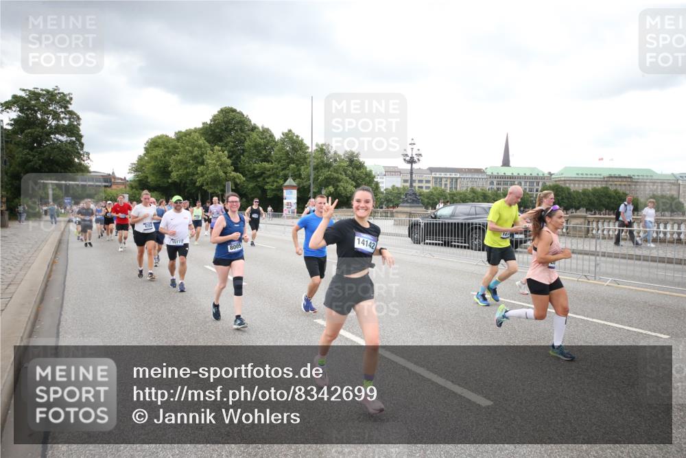 29.06.2025 - hella hamburg halbmarathon Jannik Wohlers http://msf.ph/oto/8342699 29.06.2025 10:55:46 Lombardsbrücke 1738, 1909, 2095, 2793, 3257, 3268, 4083, 4354, 4473, 4836, 5306, 5580, 5757, 5994, 6494, 6968, 7025, 7028, 7616, 8005, 8305, 8517, 9435, 9606, 9838, 9948, 9953, 10640, 10740, 10784, 10987, 11298, 11862, 11863, 12267, 12295, 12296, 12551, 13055, 13395, 13405, 13627, 13965, 14142, 14221, 14280, 14281, 15103, 15173, 15199, 15272, 15443, 15696, 15699, 16413, 16655, 16960, 17084, 17398, 17649, 17673, 18329, 18349, 19228 meine-sportfotos.de