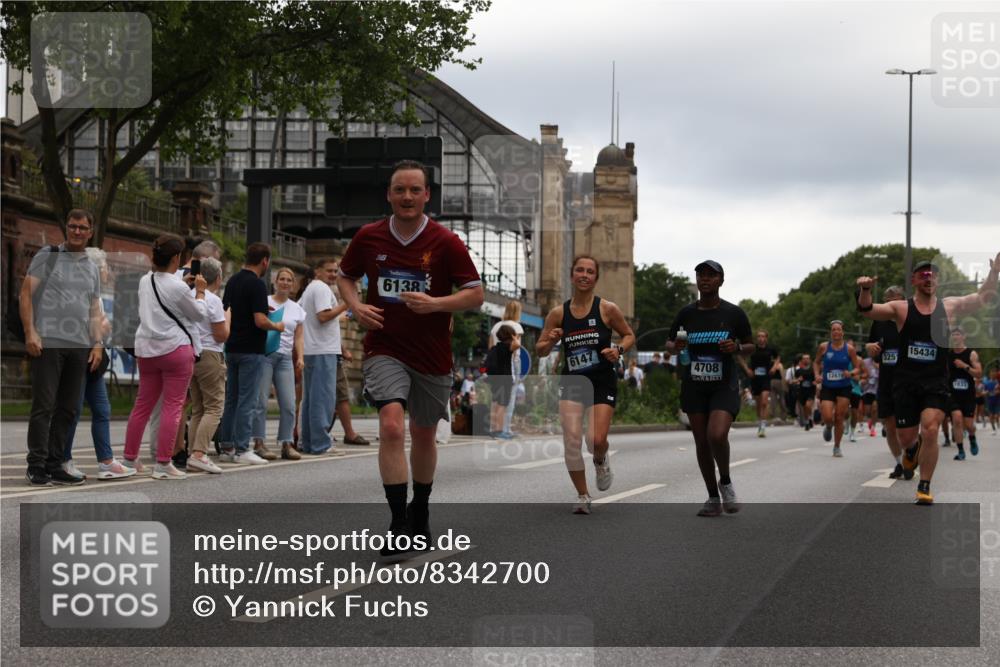 29.06.2025 - hella hamburg halbmarathon Yannick Fuchs http://msf.ph/oto/8342700 29.06.2025 10:52:16 20KM 1319, 1595, 1833, 2159, 2250, 2488, 2619, 2656, 2840, 2996, 3251, 3859, 4319, 4502, 4550, 4708, 4767, 5277, 5341, 5675, 5926, 6104, 6138, 6147, 6592, 7082, 7189, 7856, 8089, 8322, 8585, 9230, 9316, 10020, 10268, 10319, 10518, 10703, 10788, 11394, 11605, 11645, 11846, 12378, 12495, 12585, 12734, 12879, 13287, 13512, 13654, 13694, 13816, 13880, 14266, 14673, 15197, 15434, 15527, 16189, 16531, 17405, 17531, 17827, 18180, 18492, 18587, 18727, 18985 meine-sportfotos.de
