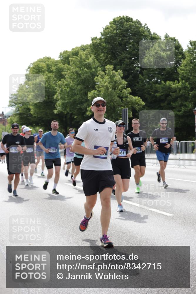 29.06.2025 - hella hamburg halbmarathon Jannik Wohlers http://msf.ph/oto/8342715 29.06.2025 10:42:25 Lombardsbrücke 1656, 1964, 2401, 2450, 2509, 2940, 2941, 3283, 3378, 3764, 4092, 4105, 4334, 4385, 5417, 6120, 6764, 7513, 8161, 9378, 10008, 10454, 10697, 11142, 11710, 12151, 12441, 13049, 13070, 13241, 13776, 14126, 14422, 14694, 15168, 15190, 15820, 16279, 16612, 16892, 17037 meine-sportfotos.de