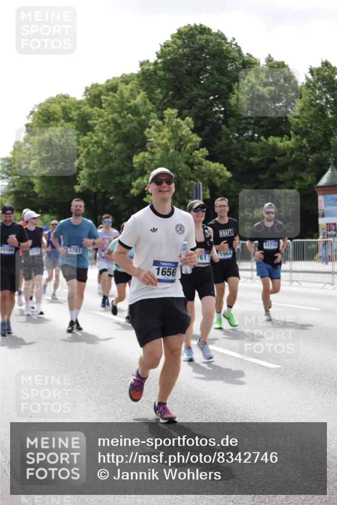 29.06.2025 - hella hamburg halbmarathon Jannik Wohlers http://msf.ph/oto/8342746 29.06.2025 10:42:25 Lombardsbrücke 1656, 1964, 2401, 2450, 2509, 2940, 2941, 3283, 3378, 3764, 4092, 4105, 4334, 4385, 5417, 6120, 6764, 7513, 8161, 9378, 10008, 10454, 10697, 11142, 11710, 12151, 12441, 13049, 13070, 13241, 13776, 14126, 14422, 14694, 15168, 15190, 15820, 16279, 16612, 16892, 17037 meine-sportfotos.de