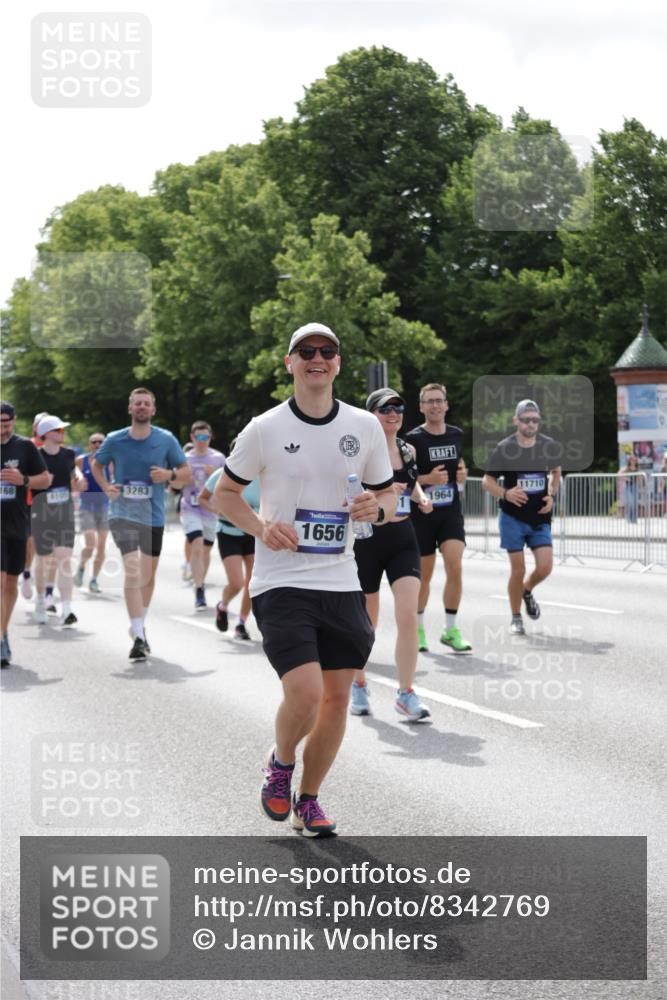29.06.2025 - hella hamburg halbmarathon Jannik Wohlers http://msf.ph/oto/8342769 29.06.2025 10:42:25 Lombardsbrücke 1656, 1964, 2401, 2450, 2509, 2940, 2941, 3283, 3378, 3764, 4092, 4105, 4334, 4385, 5417, 6120, 6764, 7513, 8161, 9378, 10008, 10454, 10697, 11142, 11710, 12151, 12441, 13049, 13070, 13241, 13776, 14126, 14422, 14694, 15168, 15190, 15820, 16279, 16612, 16892, 17037 meine-sportfotos.de