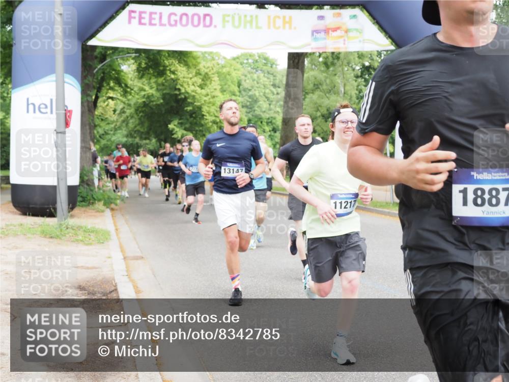 29.06.2025 - hella hamburg halbmarathon MichiJ http://msf.ph/oto/8342785 29.06.2025 10:40:20 Zwischen KM18-KM19 1151, 1258, 2082, 3952, 4029, 5907, 6511, 6512, 7177, 7274, 8361, 11217, 12482, 12712, 12875, 13147, 14791, 15446, 15502, 17773, 18879 meine-sportfotos.de
