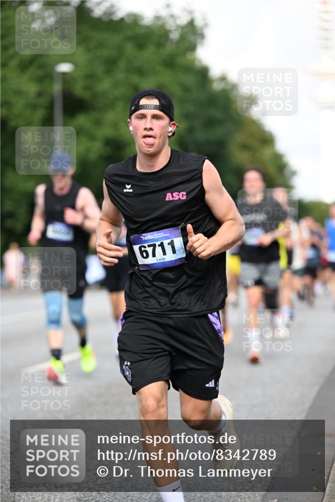 29.06.2025 - hella hamburg halbmarathon Dr. Thomas Lammeyer http://msf.ph/oto/8342789 29.06.2025 09:55:59 Kennedybrücke 1057, 1139, 1169, 1220, 1512, 1604, 3305, 3618, 4565, 4871, 4915, 5007, 5011, 5231, 5336, 6373, 6711, 7185, 7432, 7710, 7961, 8564, 8852, 9444, 10251, 10493, 10691, 10741, 11062 meine-sportfotos.de