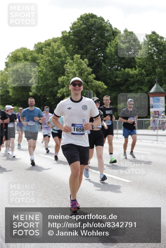 29.06.2025 - hella hamburg halbmarathon Jannik Wohlers http://msf.ph/oto/8342791 29.06.2025 10:42:25 Lombardsbrücke 1656, 1964, 2401, 2450, 2509, 2940, 2941, 3283, 3378, 3764, 4092, 4105, 4334, 4385, 5417, 6120, 6764, 7513, 8161, 9378, 10008, 10454, 10697, 11142, 11710, 12151, 12441, 13049, 13070, 13241, 13776, 14126, 14422, 14694, 15168, 15190, 15820, 16279, 16612, 16892, 17037 meine-sportfotos.de