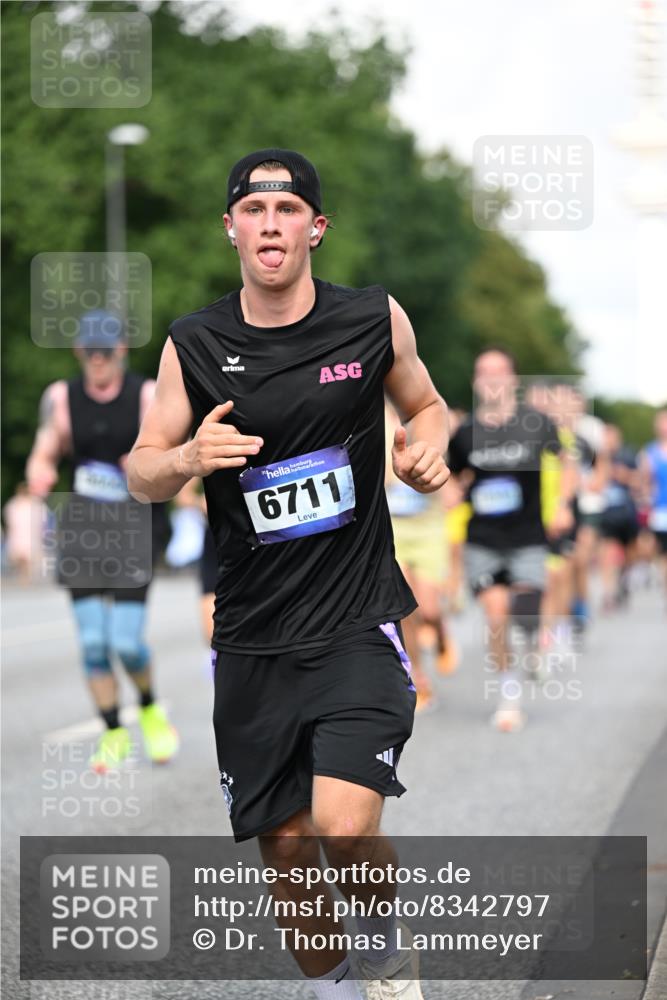 29.06.2025 - hella hamburg halbmarathon Dr. Thomas Lammeyer http://msf.ph/oto/8342797 29.06.2025 09:55:59 Kennedybrücke 1057, 1139, 1169, 1220, 1512, 1604, 3305, 3618, 4565, 4871, 4915, 5007, 5011, 5231, 5336, 6373, 6711, 7185, 7432, 7710, 7961, 8564, 8852, 9444, 10251, 10493, 10691, 10741, 11062 meine-sportfotos.de