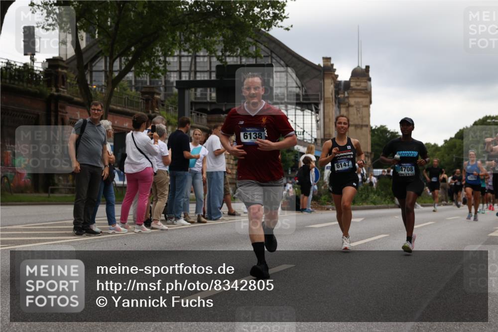 29.06.2025 - hella hamburg halbmarathon Yannick Fuchs http://msf.ph/oto/8342805 29.06.2025 10:52:16 20KM 1319, 1595, 1833, 2159, 2250, 2488, 2619, 2656, 2840, 2996, 3251, 3859, 4319, 4502, 4550, 4708, 4767, 5277, 5341, 5675, 5926, 6104, 6138, 6147, 6592, 7082, 7189, 7856, 8089, 8322, 8585, 9230, 9316, 10020, 10268, 10319, 10518, 10703, 10788, 11394, 11605, 11645, 11846, 12378, 12495, 12585, 12734, 12879, 13287, 13512, 13654, 13694, 13816, 13880, 14266, 14673, 15197, 15434, 15527, 16189, 16531, 17405, 17531, 17827, 18180, 18492, 18587, 18727, 18985 meine-sportfotos.de
