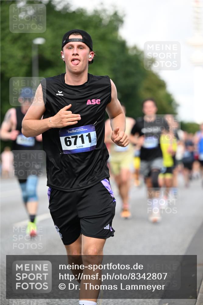 29.06.2025 - hella hamburg halbmarathon Dr. Thomas Lammeyer http://msf.ph/oto/8342807 29.06.2025 09:56:00 Kennedybrücke 1057, 1139, 1169, 1220, 1512, 1604, 3305, 3618, 4565, 4871, 4915, 5007, 5011, 5231, 5336, 6373, 6711, 7185, 7432, 7710, 7961, 8564, 8852, 9444, 10099, 10251, 10493, 10691, 10741, 11062 meine-sportfotos.de