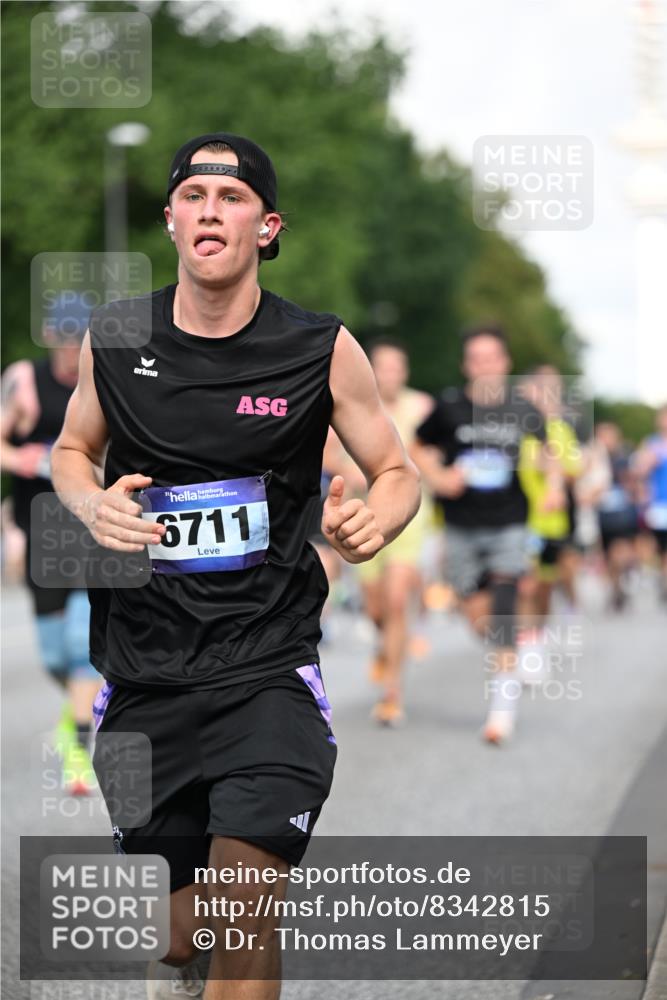 29.06.2025 - hella hamburg halbmarathon Dr. Thomas Lammeyer http://msf.ph/oto/8342815 29.06.2025 09:56:00 Kennedybrücke 1057, 1139, 1169, 1220, 1512, 1604, 3305, 3618, 4565, 4871, 4915, 5007, 5011, 5231, 5336, 6373, 6711, 7185, 7432, 7710, 7961, 8564, 8852, 9444, 10099, 10251, 10493, 10691, 10741, 11062 meine-sportfotos.de
