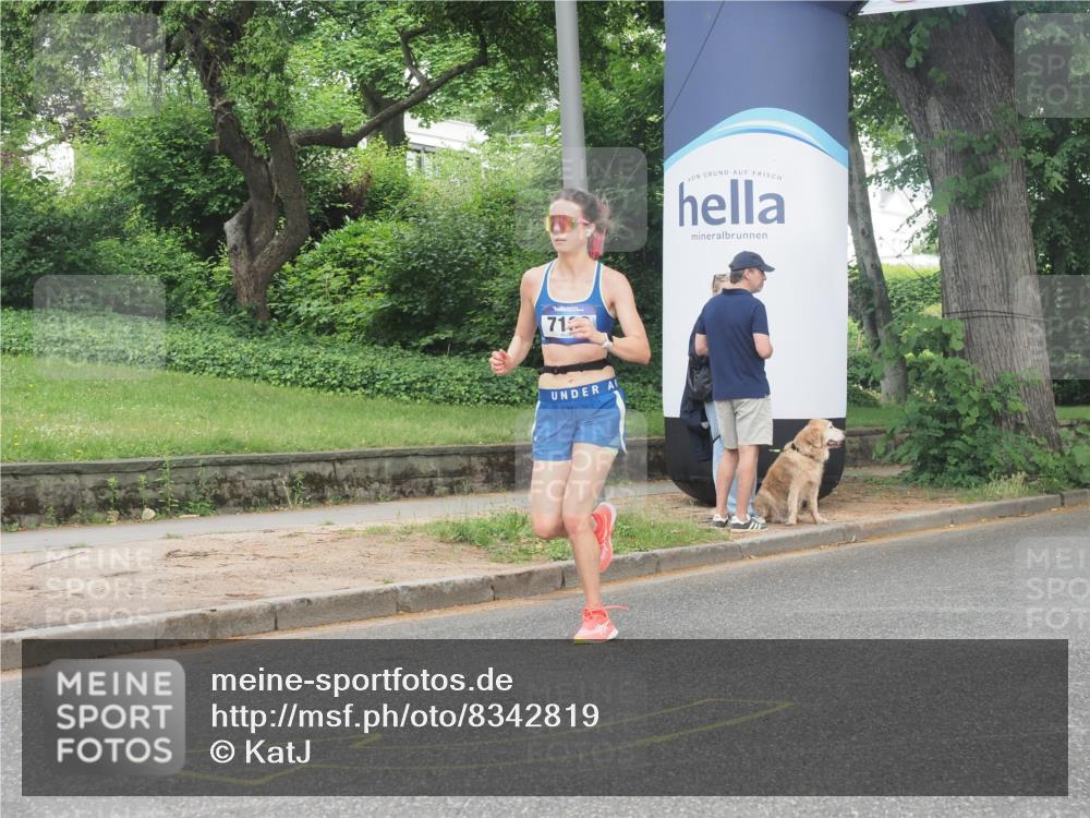 29.06.2025 - hella hamburg halbmarathon KatJ http://msf.ph/oto/8342819 29.06.2025 10:19:37 Zwischen KM18-KM19 3189, 5308, 7186 meine-sportfotos.de