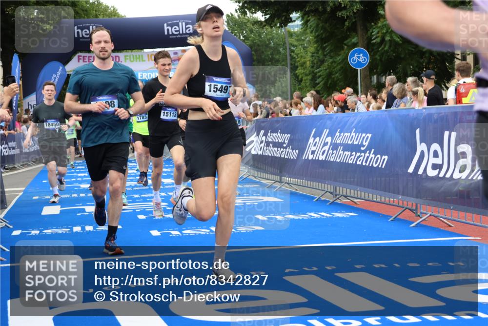 29.06.2025 - hella hamburg halbmarathon Strokosch-Dieckow http://msf.ph/oto/8342827 29.06.2025 10:53:31 Ziel 1030, 1061, 1098, 1499, 1502, 1783, 2070, 2630, 3399, 3819, 5866, 6198, 6628, 6629, 6762, 10549, 11068, 12632, 12909, 13865, 13912, 13997, 15061, 15113, 15497, 15856, 17710, 18450, 18612, 18666, 18715 meine-sportfotos.de