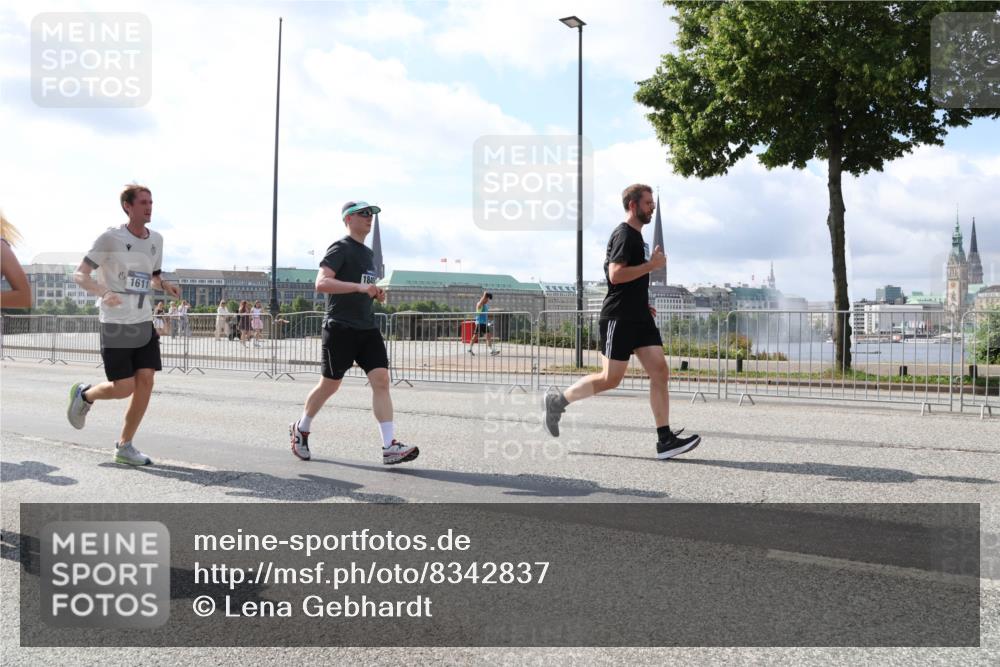 29.06.2025 - hella hamburg halbmarathon Lena Gebhardt http://msf.ph/oto/8342837 29.06.2025 10:00:45 Lombardsbrücke 1611, 1019, 1180, 1526, 1544, 1568, 1583, 1611, 1681, 1726, 2027, 2086, 2236, 2346, 2426, 2474, 2606, 2652, 2730, 2982, 3042, 3059, 3141, 3177, 3319, 3400, 3625, 3740, 3794, 3861, 3983, 4238, 4419, 4579, 4594, 4616, 4708, 4767, 4813, 4940, 4945, 5033, 5418, 5643, 5728, 5870, 6082, 6084, 6138, 6147, 6220, 6260, 6443, 6470, 6531, 6714, 6757, 7658, 7757, 7759, 7761, 8255, 8326, 8478, 8632, 8923, 9124, 9553, 9555, 9577, 10074, 10271, 10599 meine-sportfotos.de