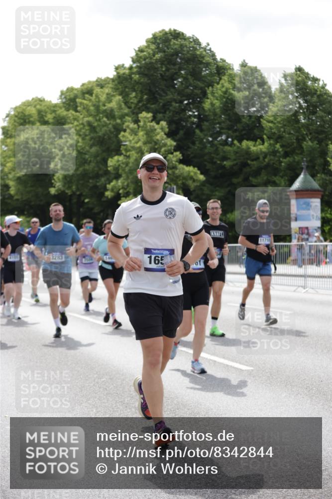 29.06.2025 - hella hamburg halbmarathon Jannik Wohlers http://msf.ph/oto/8342844 29.06.2025 10:42:25 Lombardsbrücke 1656, 1964, 2401, 2450, 2509, 2940, 2941, 3283, 3378, 3764, 4092, 4105, 4334, 4385, 5417, 6120, 6764, 7513, 8161, 9378, 10008, 10454, 10697, 11142, 11710, 12151, 12441, 13049, 13070, 13241, 13776, 14126, 14422, 14694, 15168, 15190, 15820, 16279, 16612, 16892, 17037 meine-sportfotos.de