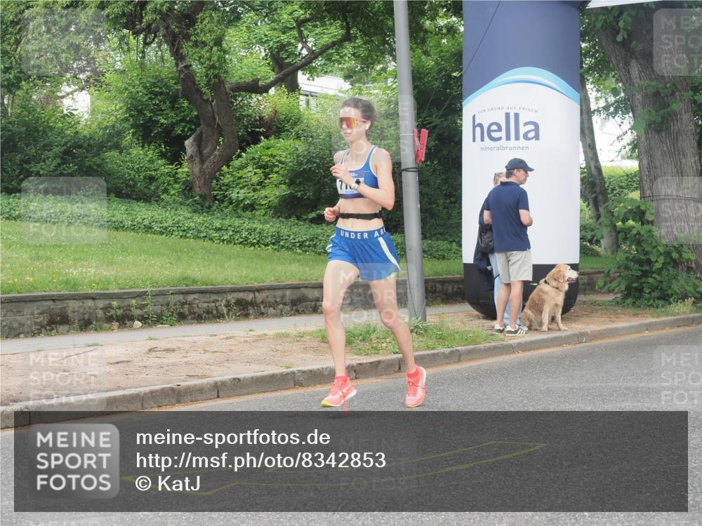 29.06.2025 - hella hamburg halbmarathon KatJ http://msf.ph/oto/8342853 29.06.2025 10:19:37 Zwischen KM18-KM19 3189, 5308, 7186 meine-sportfotos.de