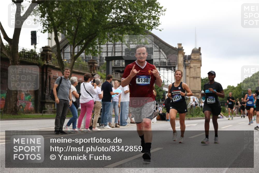 29.06.2025 - hella hamburg halbmarathon Yannick Fuchs http://msf.ph/oto/8342859 29.06.2025 10:52:17 20KM 1319, 1595, 1833, 2159, 2250, 2488, 2619, 2656, 2840, 2996, 3251, 3859, 4319, 4502, 4550, 4708, 4767, 5277, 5341, 5675, 5926, 6104, 6138, 6147, 6592, 7082, 7189, 7856, 8089, 8322, 8585, 9230, 9316, 10020, 10268, 10319, 10518, 10703, 10788, 11394, 11605, 11808, 11846, 12378, 12495, 12585, 12734, 12735, 12879, 13287, 13512, 13654, 13694, 13816, 13880, 14266, 14673, 15197, 15434, 15527, 16189, 16531, 17405, 17531, 17827, 18180, 18492, 18727, 18985 meine-sportfotos.de
