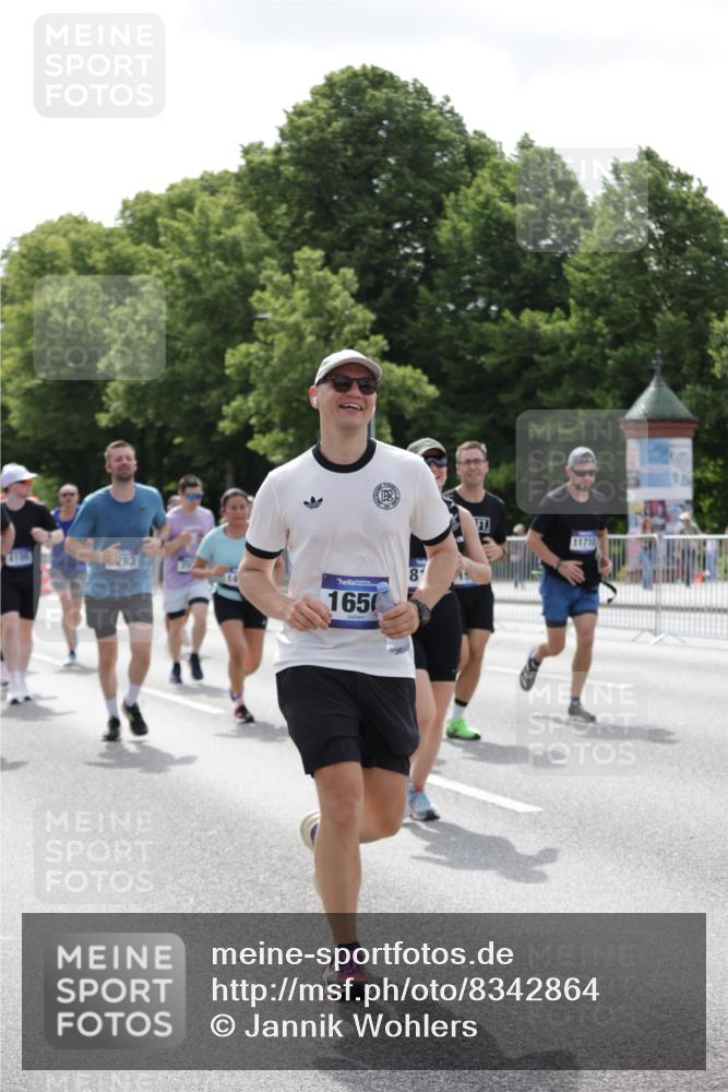 29.06.2025 - hella hamburg halbmarathon Jannik Wohlers http://msf.ph/oto/8342864 29.06.2025 10:42:25 Lombardsbrücke 1656, 1964, 2401, 2450, 2509, 2940, 2941, 3283, 3378, 3764, 4092, 4105, 4334, 4385, 5417, 6120, 6764, 7513, 8161, 9378, 10008, 10454, 10697, 11142, 11710, 12151, 12441, 13049, 13070, 13241, 13776, 14126, 14422, 14694, 15168, 15190, 15820, 16279, 16612, 16892, 17037 meine-sportfotos.de