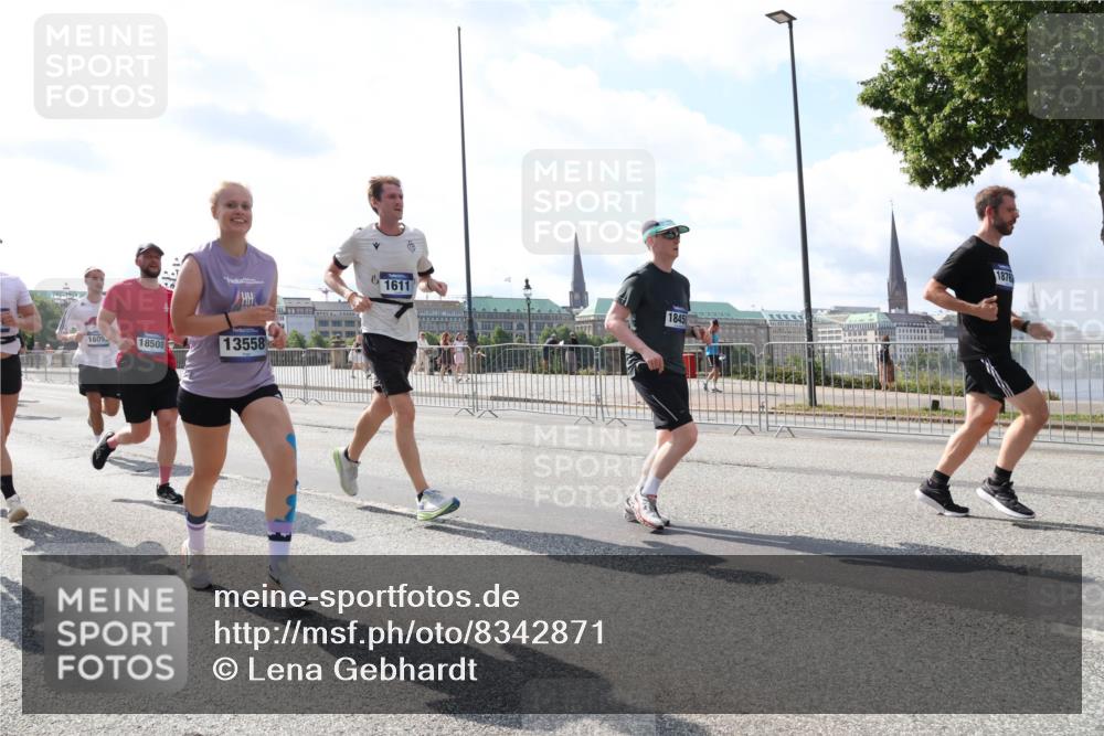 29.06.2025 - hella hamburg halbmarathon Lena Gebhardt http://msf.ph/oto/8342871 29.06.2025 10:00:45 Lombardsbrücke 1609, 18508, 13558, 1611, 1845, 1876, 1019, 1180, 1526, 1544, 1568, 1583, 1611, 1681, 1726, 2027, 2086, 2236, 2346, 2426, 2474, 2606, 2652, 2730, 2982, 3042, 3059, 3141, 3177, 3319, 3400, 3625, 3740, 3794, 3861, 3983, 4238, 4419, 4579, 4594, 4616, 4708, 4767, 4813, 4940, 4945, 5033, 5418, 5643, 5728, 5870, 6082, 6084, 6138, 6147, 6220, 6260, 6443, 6470, 6531, 6714, 6757, 7658, 7757, 7759, 7761, 8255, 8326, 8478, 8632, 8923, 9124, 9553, 9555, 9577, 10074, 10271, 10599 meine-sportfotos.de