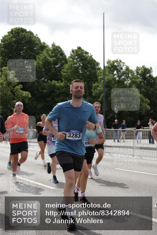 29.06.2025 - hella hamburg halbmarathon Jannik Wohlers http://msf.ph/oto/8342894 29.06.2025 10:42:28 Lombardsbrücke 1656, 1964, 2401, 2450, 2509, 2940, 2941, 3283, 3378, 3764, 4092, 4105, 4385, 5067, 6120, 8161, 8795, 8991, 9304, 9378, 10008, 10697, 11142, 11710, 12151, 12441, 13049, 13070, 13417, 14126, 14422, 14694, 15168, 15190, 15820, 16279, 16892, 17037, 17609 meine-sportfotos.de