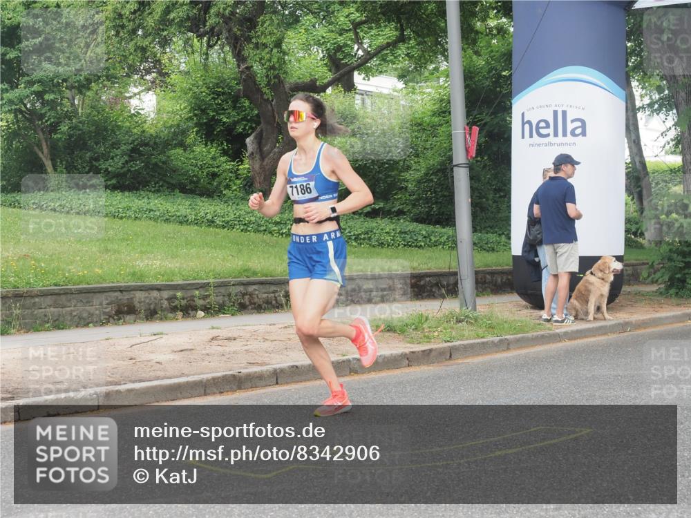 29.06.2025 - hella hamburg halbmarathon KatJ http://msf.ph/oto/8342906 29.06.2025 10:19:37 Zwischen KM18-KM19 3189, 5308, 7186 meine-sportfotos.de