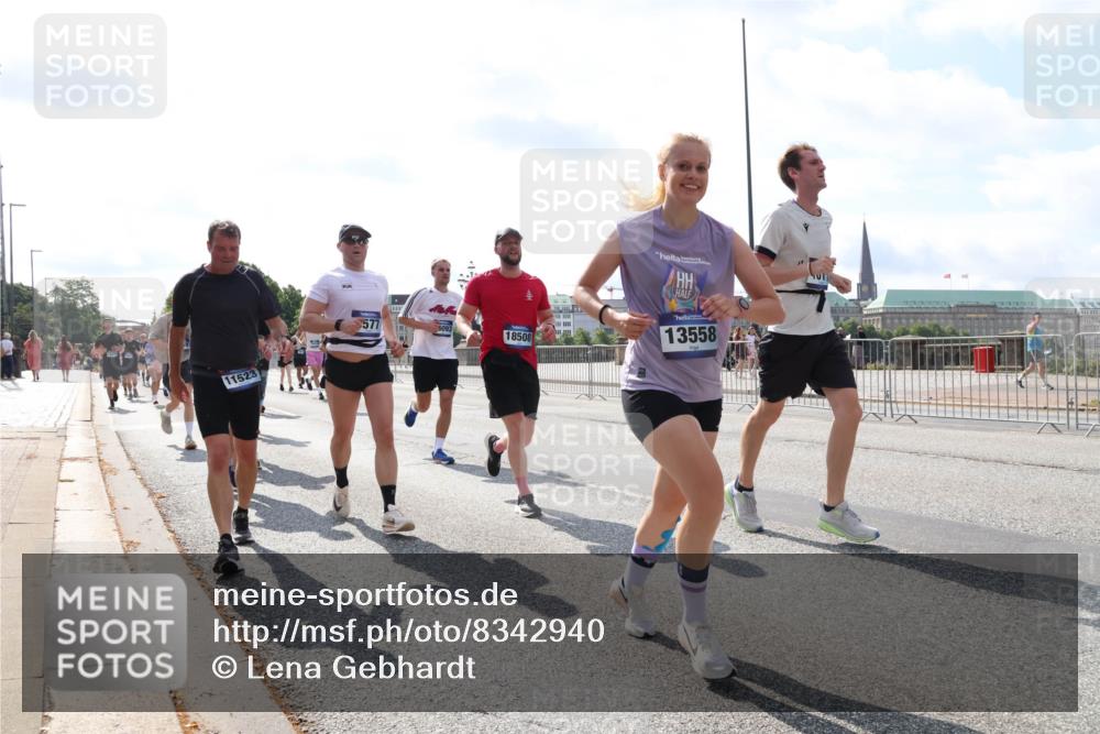 29.06.2025 - hella hamburg halbmarathon Lena Gebhardt http://msf.ph/oto/8342940 29.06.2025 10:00:45 Lombardsbrücke 577, 11523, 18508, 13558, 1019, 1180, 1526, 1544, 1568, 1583, 1611, 1681, 1726, 2027, 2086, 2236, 2346, 2426, 2474, 2606, 2652, 2730, 2982, 3042, 3059, 3141, 3177, 3319, 3400, 3625, 3740, 3794, 3861, 3983, 4238, 4419, 4579, 4594, 4616, 4708, 4767, 4813, 4940, 4945, 5033, 5418, 5643, 5728, 5870, 6082, 6084, 6138, 6147, 6220, 6260, 6443, 6470, 6531, 6714, 6757, 7658, 7757, 7759, 7761, 8255, 8326, 8478, 8632, 8923, 9124, 9553, 9555, 9577, 10074, 10271, 10599 meine-sportfotos.de
