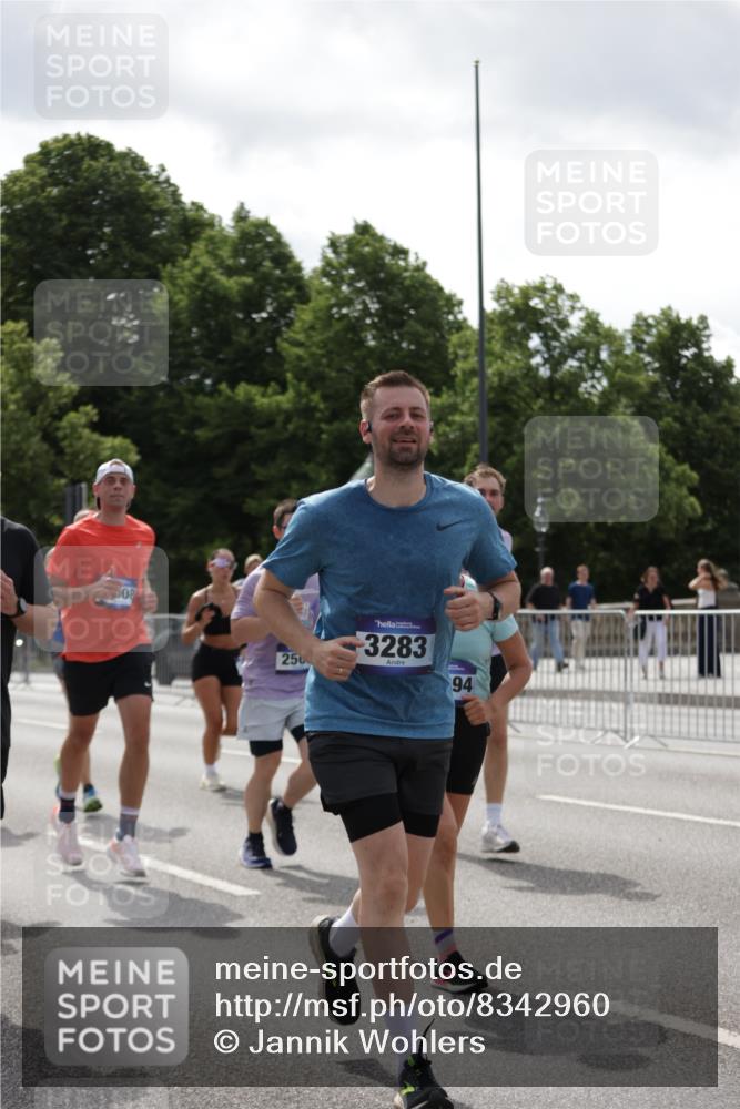 29.06.2025 - hella hamburg halbmarathon Jannik Wohlers http://msf.ph/oto/8342960 29.06.2025 10:42:28 Lombardsbrücke 1656, 1964, 2401, 2450, 2509, 2940, 2941, 3283, 3378, 3764, 4092, 4105, 4385, 5067, 6120, 8161, 8795, 8991, 9304, 9378, 10008, 10697, 11142, 11710, 12151, 12441, 13049, 13070, 13417, 14126, 14422, 14694, 15168, 15190, 15820, 16279, 16892, 17037, 17609 meine-sportfotos.de
