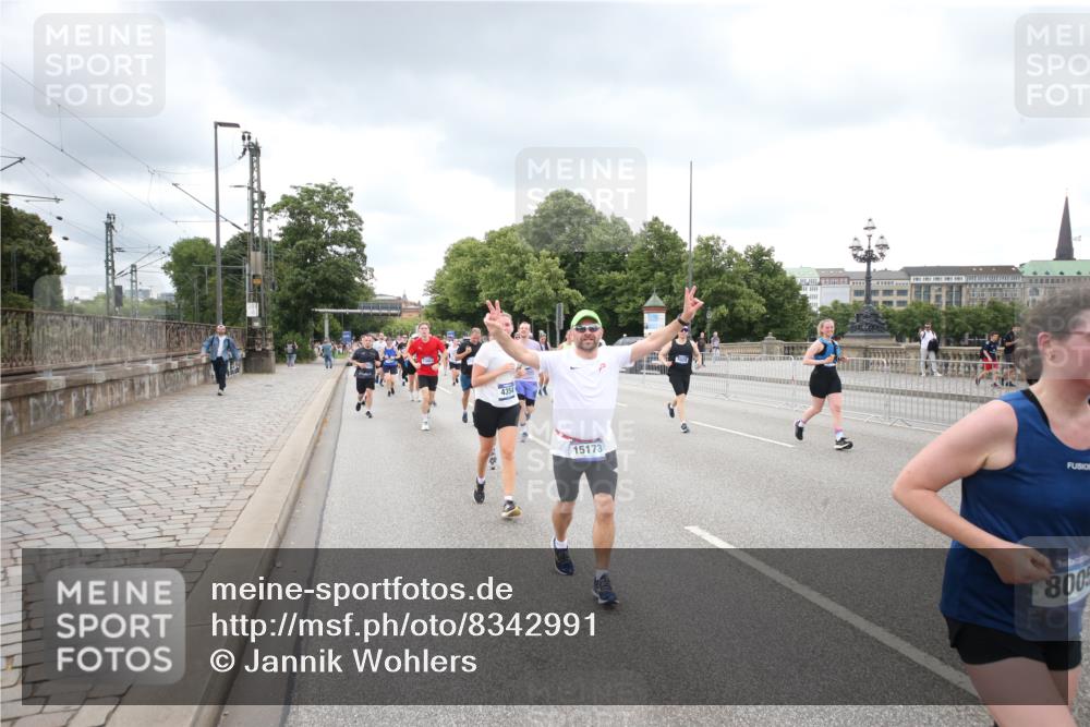 29.06.2025 - hella hamburg halbmarathon Jannik Wohlers http://msf.ph/oto/8342991 29.06.2025 10:55:48 Lombardsbrücke 1113, 1738, 1909, 2095, 3257, 3268, 4083, 4354, 4473, 4836, 5306, 5580, 5693, 5757, 5994, 6494, 6968, 7025, 7028, 7616, 8005, 8305, 8517, 9435, 9606, 9838, 9948, 9953, 10640, 10740, 10784, 10987, 11298, 11862, 11863, 12267, 12295, 12296, 12551, 13055, 13395, 13405, 13965, 14142, 14280, 14281, 15103, 15173, 15272, 15443, 15696, 15699, 16655, 16960, 17084, 17398, 17649, 17673, 18349, 18798, 19228 meine-sportfotos.de