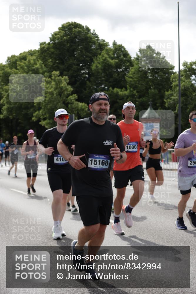 29.06.2025 - hella hamburg halbmarathon Jannik Wohlers http://msf.ph/oto/8342994 29.06.2025 10:42:29 Lombardsbrücke 1656, 1964, 2401, 2450, 2509, 3283, 3378, 3764, 4092, 4105, 4385, 5067, 5967, 8161, 8795, 8991, 9304, 9378, 10008, 10180, 10697, 11142, 11710, 12151, 12441, 13049, 13070, 13417, 14126, 14422, 14694, 15168, 15190, 15820, 16279, 16892, 17037, 17609, 18540 meine-sportfotos.de