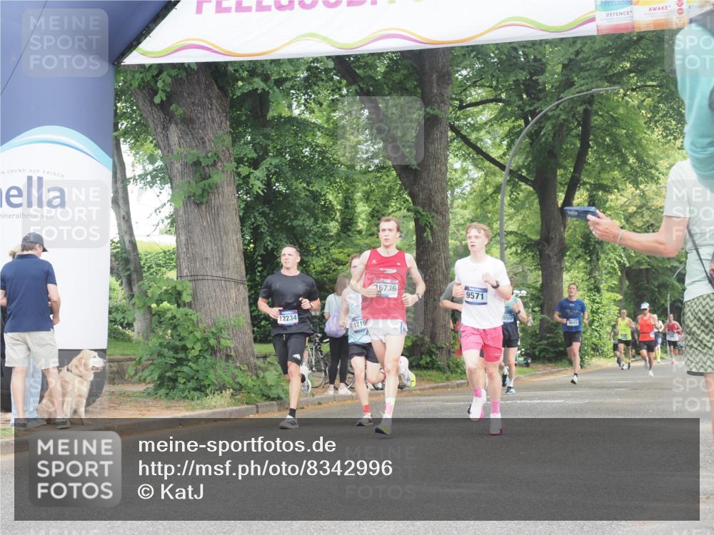 29.06.2025 - hella hamburg halbmarathon KatJ http://msf.ph/oto/8342996 29.06.2025 10:19:40 Zwischen KM18-KM19 7186 meine-sportfotos.de
