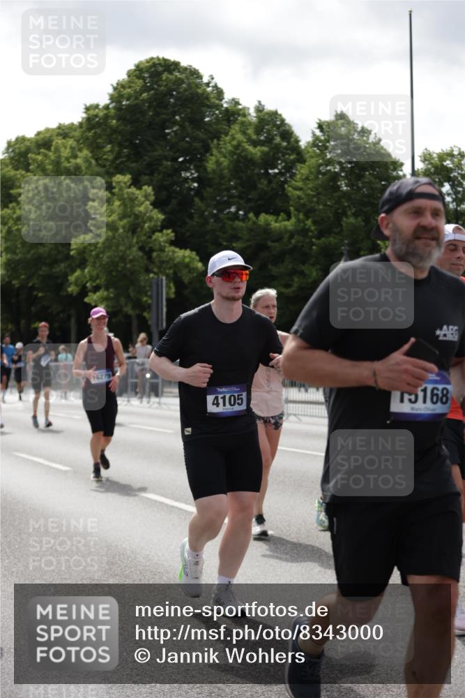 29.06.2025 - hella hamburg halbmarathon Jannik Wohlers http://msf.ph/oto/8343000 29.06.2025 10:42:29 Lombardsbrücke 1656, 1964, 2401, 2450, 2509, 3283, 3378, 3764, 4092, 4105, 4385, 5067, 5967, 8161, 8795, 8991, 9304, 9378, 10008, 10180, 10697, 11142, 11710, 12151, 12441, 13049, 13070, 13417, 14126, 14422, 14694, 15168, 15190, 15820, 16279, 16892, 17037, 17609, 18540 meine-sportfotos.de