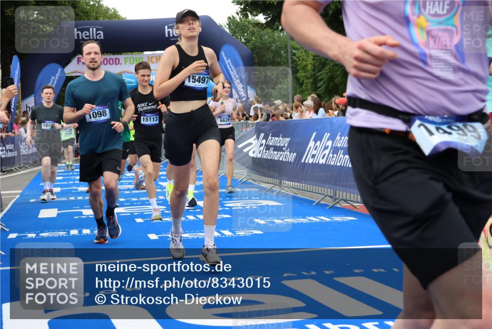 29.06.2025 - hella hamburg halbmarathon Strokosch-Dieckow http://msf.ph/oto/8343015 29.06.2025 10:53:31 Ziel 1030, 1061, 1098, 1499, 1502, 1783, 2070, 2630, 3399, 3819, 5866, 6198, 6628, 6629, 6762, 10549, 11068, 12632, 12909, 13865, 13912, 13997, 15061, 15113, 15497, 15856, 17710, 18450, 18612, 18666, 18715 meine-sportfotos.de