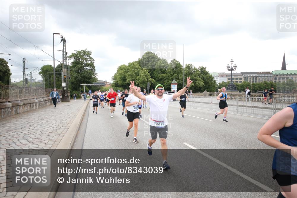 29.06.2025 - hella hamburg halbmarathon Jannik Wohlers http://msf.ph/oto/8343039 29.06.2025 10:55:48 Lombardsbrücke 1113, 1738, 1909, 2095, 3257, 3268, 4083, 4354, 4473, 4836, 5306, 5580, 5693, 5757, 5994, 6494, 6968, 7025, 7028, 7616, 8005, 8305, 8517, 9435, 9606, 9838, 9948, 9953, 10640, 10740, 10784, 10987, 11298, 11862, 11863, 12267, 12295, 12296, 12551, 13055, 13395, 13405, 13965, 14142, 14280, 14281, 15103, 15173, 15272, 15443, 15696, 15699, 16655, 16960, 17084, 17398, 17649, 17673, 18349, 18798, 19228 meine-sportfotos.de
