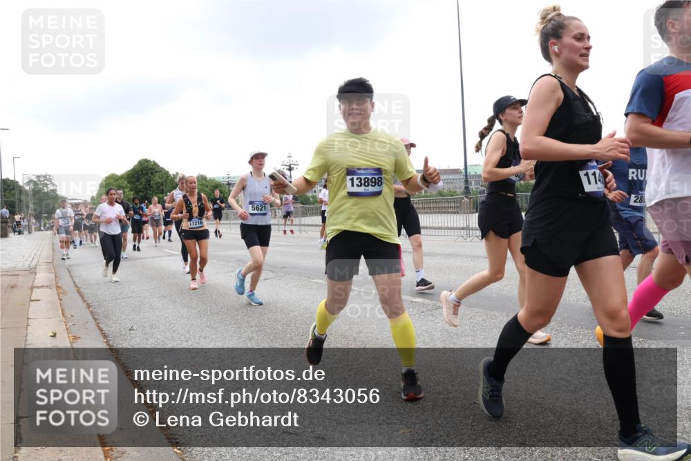 29.06.2025 - hella hamburg halbmarathon Lena Gebhardt http://msf.ph/oto/8343056 29.06.2025 10:47:45 Lombardsbrücke 17216, 5621, 13898, 114, 288, 1045, 1246, 1392, 1434, 1463, 1523, 1618, 1639, 1704, 1926, 2148, 2163, 2197, 2407, 2491, 2545, 2704, 2790, 2882, 2994, 3049, 3339, 4037, 4325, 4423, 4806, 4856, 4895, 4974, 4975, 5621, 5622, 5886, 5895, 6255, 6256, 6995, 7240, 7403, 7427, 7630, 7631, 7916, 7970, 8077, 8105, 8270, 8310, 8550, 8774, 8915, 8953, 9018, 9356, 9687, 9696, 9697, 10658, 10777, 10794, 10991, 11351, 11458, 11730, 11738, 11802, 11909, 12431 meine-sportfotos.de