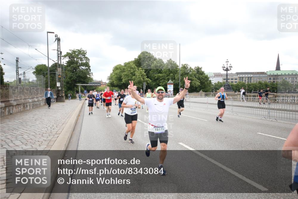 29.06.2025 - hella hamburg halbmarathon Jannik Wohlers http://msf.ph/oto/8343084 29.06.2025 10:55:48 Lombardsbrücke 1113, 1738, 1909, 2095, 3257, 3268, 4083, 4354, 4473, 4836, 5306, 5580, 5693, 5757, 5994, 6494, 6968, 7025, 7028, 7616, 8005, 8305, 8517, 9435, 9606, 9838, 9948, 9953, 10640, 10740, 10784, 10987, 11298, 11862, 11863, 12267, 12295, 12296, 12551, 13055, 13395, 13405, 13965, 14142, 14280, 14281, 15103, 15173, 15272, 15443, 15696, 15699, 16655, 16960, 17084, 17398, 17649, 17673, 18349, 18798, 19228 meine-sportfotos.de