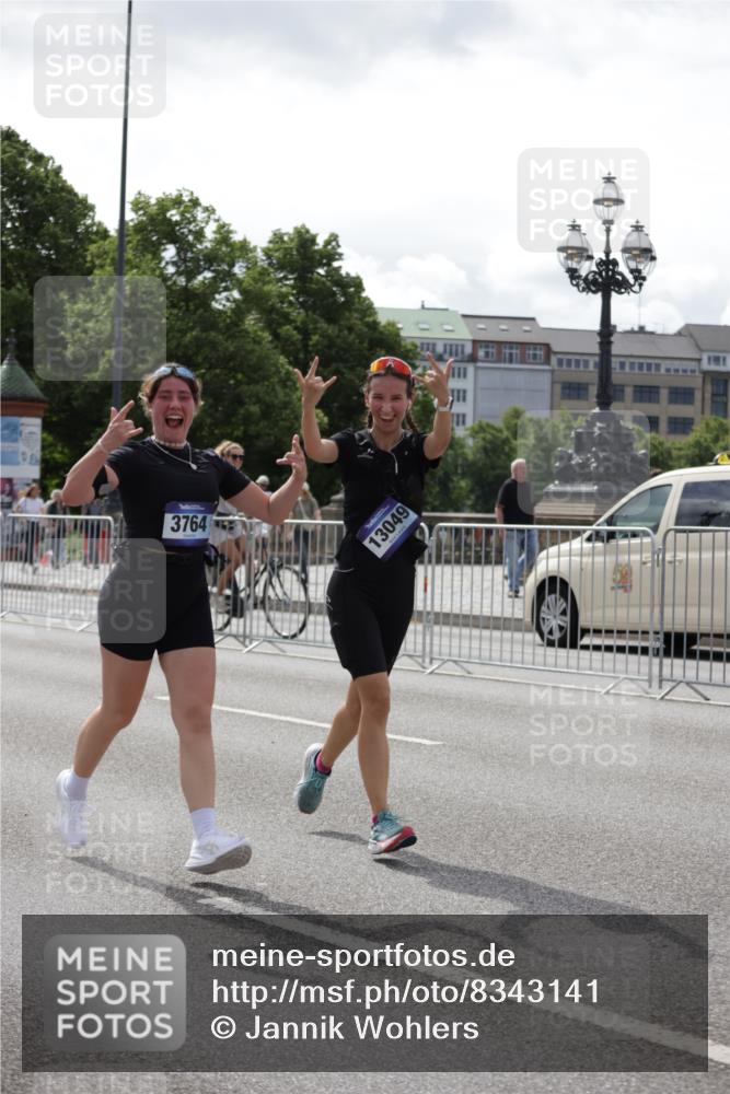 29.06.2025 - hella hamburg halbmarathon Jannik Wohlers http://msf.ph/oto/8343141 29.06.2025 10:42:36 Lombardsbrücke 1149, 1467, 1788, 1964, 2103, 2158, 2267, 2361, 2450, 2509, 2971, 3074, 3283, 3378, 3518, 3764, 4105, 4385, 5067, 5268, 5755, 5967, 7043, 8161, 8184, 8795, 8991, 9072, 9304, 9378, 9644, 10008, 10180, 10536, 11142, 11443, 11671, 11710, 12151, 12485, 13049, 13070, 13417, 13676, 14422, 14694, 15246, 16263, 16264, 16279, 16789, 17037, 17609, 17921, 18434, 18435, 18540, 18898, 19115 meine-sportfotos.de