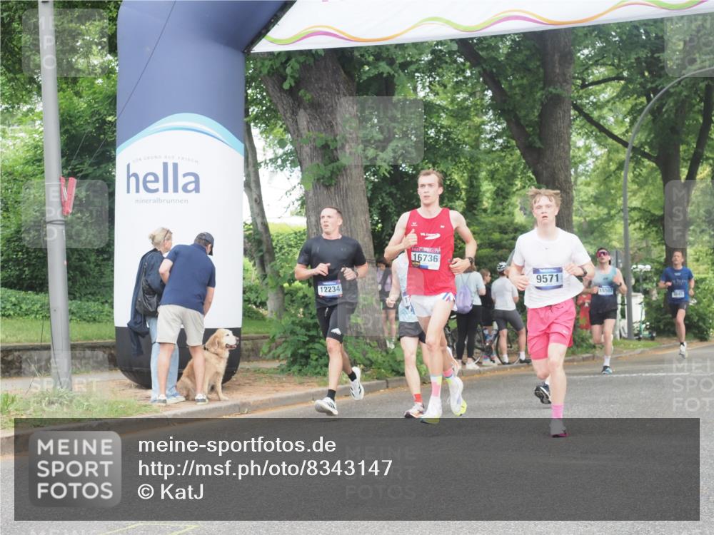 29.06.2025 - hella hamburg halbmarathon KatJ http://msf.ph/oto/8343147 29.06.2025 10:19:41 Zwischen KM18-KM19 7186 meine-sportfotos.de
