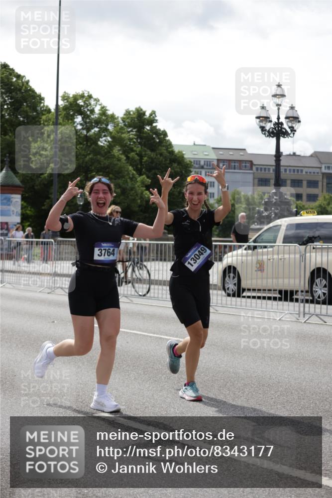 29.06.2025 - hella hamburg halbmarathon Jannik Wohlers http://msf.ph/oto/8343177 29.06.2025 10:42:36 Lombardsbrücke 1149, 1467, 1788, 1964, 2103, 2158, 2267, 2361, 2450, 2509, 2971, 3074, 3283, 3378, 3518, 3764, 4105, 4385, 5067, 5268, 5755, 5967, 7043, 8161, 8184, 8795, 8991, 9072, 9304, 9378, 9644, 10008, 10180, 10536, 11142, 11443, 11671, 11710, 12151, 12485, 13049, 13070, 13417, 13676, 14422, 14694, 15246, 16263, 16264, 16279, 16789, 17037, 17609, 17921, 18434, 18435, 18540, 18898, 19115 meine-sportfotos.de