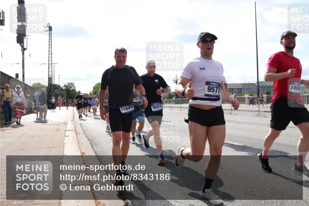 29.06.2025 - hella hamburg halbmarathon Lena Gebhardt http://msf.ph/oto/8343186 29.06.2025 10:00:46 Lombardsbrücke 11523, 18125, 9553, 9577, 1850, 1019, 1526, 1544, 1568, 1583, 1611, 1681, 1726, 2027, 2086, 2236, 2346, 2426, 2474, 2606, 2652, 2730, 2982, 3042, 3059, 3141, 3177, 3319, 3400, 3625, 3740, 3794, 3861, 3983, 4238, 4419, 4579, 4594, 4616, 4708, 4767, 4813, 4940, 4945, 5033, 5418, 5643, 5728, 5870, 6082, 6084, 6138, 6147, 6220, 6260, 6443, 6470, 6531, 6714, 6757, 7658, 7757, 7759, 7761, 8255, 8326, 8478, 8632, 8923, 9124, 9553, 9555, 9577, 10074, 10188, 10271, 10599 meine-sportfotos.de