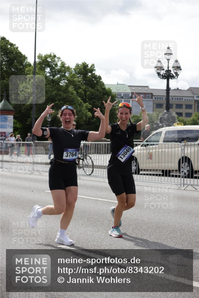 29.06.2025 - hella hamburg halbmarathon Jannik Wohlers http://msf.ph/oto/8343202 29.06.2025 10:42:36 Lombardsbrücke 1149, 1467, 1788, 1964, 2103, 2158, 2267, 2361, 2450, 2509, 2971, 3074, 3283, 3378, 3518, 3764, 4105, 4385, 5067, 5268, 5755, 5967, 7043, 8161, 8184, 8795, 8991, 9072, 9304, 9378, 9644, 10008, 10180, 10536, 11142, 11443, 11671, 11710, 12151, 12485, 13049, 13070, 13417, 13676, 14422, 14694, 15246, 16263, 16264, 16279, 16789, 17037, 17609, 17921, 18434, 18435, 18540, 18898, 19115 meine-sportfotos.de