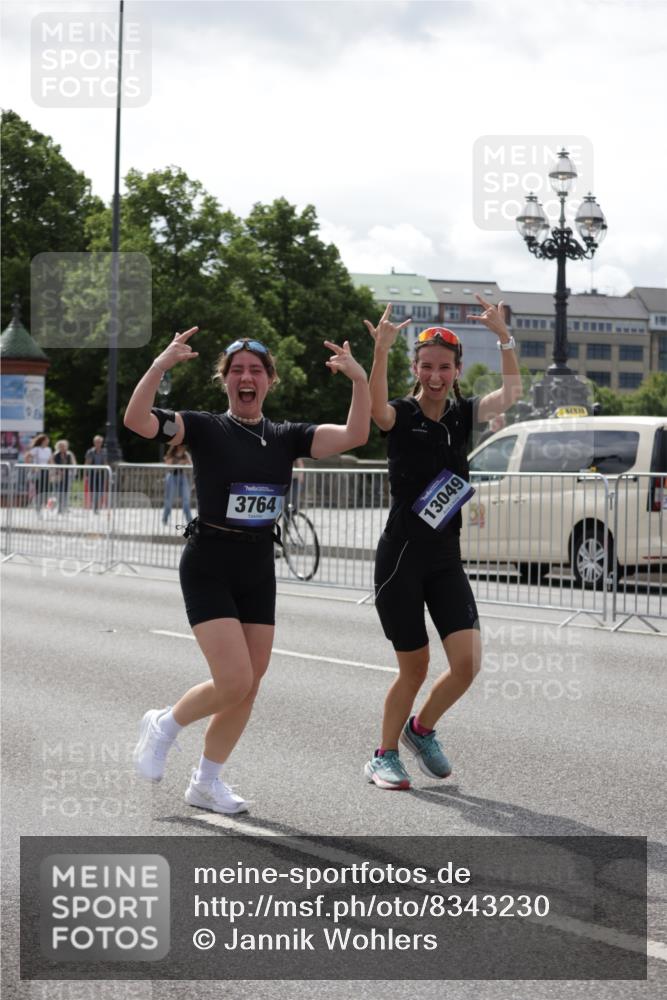 29.06.2025 - hella hamburg halbmarathon Jannik Wohlers http://msf.ph/oto/8343230 29.06.2025 10:42:36 Lombardsbrücke 1149, 1467, 1788, 1964, 2103, 2158, 2267, 2361, 2450, 2509, 2971, 3074, 3283, 3378, 3518, 3764, 4105, 4385, 5067, 5268, 5755, 5967, 7043, 8161, 8184, 8795, 8991, 9072, 9304, 9378, 9644, 10008, 10180, 10536, 11142, 11443, 11671, 11710, 12151, 12485, 13049, 13070, 13417, 13676, 14422, 14694, 15246, 16263, 16264, 16279, 16789, 17037, 17609, 17921, 18434, 18435, 18540, 18898, 19115 meine-sportfotos.de