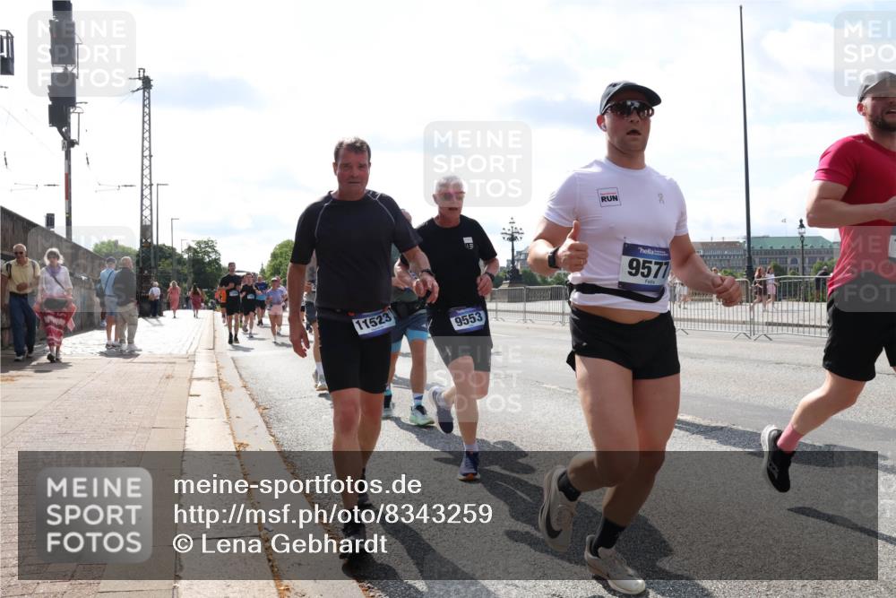 29.06.2025 - hella hamburg halbmarathon Lena Gebhardt http://msf.ph/oto/8343259 29.06.2025 10:00:46 Lombardsbrücke 11523, 9553, 9577, 1019, 1526, 1544, 1568, 1583, 1611, 1681, 1726, 2027, 2086, 2236, 2346, 2426, 2474, 2606, 2652, 2730, 2982, 3042, 3059, 3141, 3177, 3319, 3400, 3625, 3740, 3794, 3861, 3983, 4238, 4419, 4579, 4594, 4616, 4708, 4767, 4813, 4940, 4945, 5033, 5418, 5643, 5728, 5870, 6082, 6084, 6138, 6147, 6220, 6260, 6443, 6470, 6531, 6714, 6757, 7658, 7757, 7759, 7761, 8255, 8326, 8478, 8632, 8923, 9124, 9553, 9555, 9577, 10074, 10188, 10271, 10599 meine-sportfotos.de