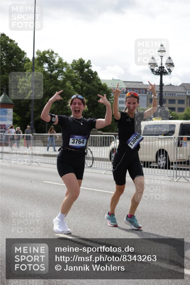 29.06.2025 - hella hamburg halbmarathon Jannik Wohlers http://msf.ph/oto/8343263 29.06.2025 10:42:36 Lombardsbrücke 1149, 1467, 1788, 1964, 2103, 2158, 2267, 2361, 2450, 2509, 2971, 3074, 3283, 3378, 3518, 3764, 4105, 4385, 5067, 5268, 5755, 5967, 7043, 8161, 8184, 8795, 8991, 9072, 9304, 9378, 9644, 10008, 10180, 10536, 11142, 11443, 11671, 11710, 12151, 12485, 13049, 13070, 13417, 13676, 14422, 14694, 15246, 16263, 16264, 16279, 16789, 17037, 17609, 17921, 18434, 18435, 18540, 18898, 19115 meine-sportfotos.de