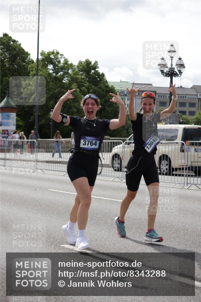 29.06.2025 - hella hamburg halbmarathon Jannik Wohlers http://msf.ph/oto/8343288 29.06.2025 10:42:36 Lombardsbrücke 1149, 1467, 1788, 1964, 2103, 2158, 2267, 2361, 2450, 2509, 2971, 3074, 3283, 3378, 3518, 3764, 4105, 4385, 5067, 5268, 5755, 5967, 7043, 8161, 8184, 8795, 8991, 9072, 9304, 9378, 9644, 10008, 10180, 10536, 11142, 11443, 11671, 11710, 12151, 12485, 13049, 13070, 13417, 13676, 14422, 14694, 15246, 16263, 16264, 16279, 16789, 17037, 17609, 17921, 18434, 18435, 18540, 18898, 19115 meine-sportfotos.de