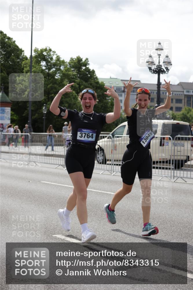 29.06.2025 - hella hamburg halbmarathon Jannik Wohlers http://msf.ph/oto/8343315 29.06.2025 10:42:36 Lombardsbrücke 1149, 1467, 1788, 1964, 2103, 2158, 2267, 2361, 2450, 2509, 2971, 3074, 3283, 3378, 3518, 3764, 4105, 4385, 5067, 5268, 5755, 5967, 7043, 8161, 8184, 8795, 8991, 9072, 9304, 9378, 9644, 10008, 10180, 10536, 11142, 11443, 11671, 11710, 12151, 12485, 13049, 13070, 13417, 13676, 14422, 14694, 15246, 16263, 16264, 16279, 16789, 17037, 17609, 17921, 18434, 18435, 18540, 18898, 19115 meine-sportfotos.de