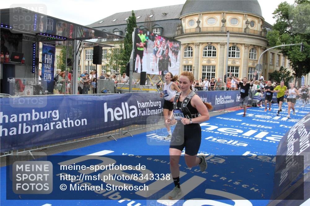 29.06.2025 - hella hamburg halbmarathon Michael Strokosch http://msf.ph/oto/8343338 29.06.2025 10:51:46 Ziel 2396, 6286, 7224, 8710, 8819, 12224, 14012, 14458, 15496, 15727, 15831, 15899, 17682, 19020, 19053 meine-sportfotos.de
