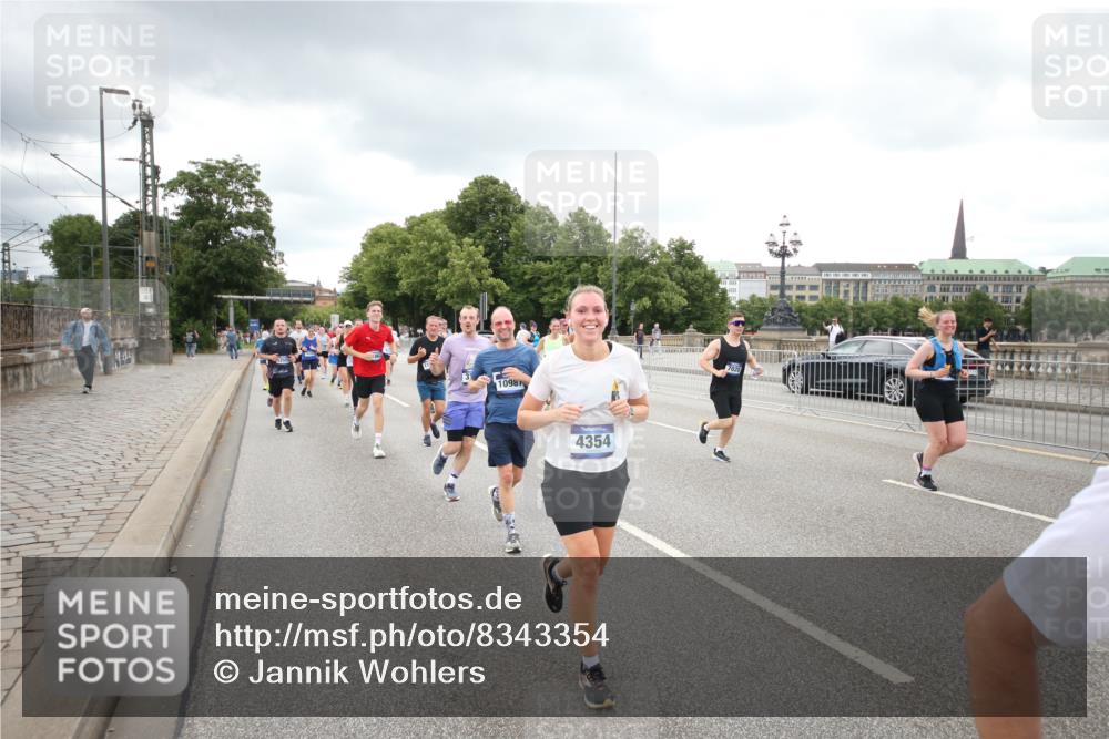 29.06.2025 - hella hamburg halbmarathon Jannik Wohlers http://msf.ph/oto/8343354 29.06.2025 10:55:49 Lombardsbrücke 1113, 1738, 1909, 2095, 3257, 3268, 4083, 4354, 4836, 5580, 5693, 5757, 5994, 6494, 6968, 7025, 7028, 7616, 8005, 8305, 8517, 9435, 9606, 9838, 9948, 9953, 10640, 10740, 10784, 10987, 11298, 11862, 11863, 12267, 12295, 12296, 12551, 13055, 13395, 13405, 13965, 14142, 14280, 14281, 15103, 15173, 15272, 15443, 15696, 15699, 16655, 16960, 17084, 17398, 17649, 17673, 18349, 18798, 19228 meine-sportfotos.de