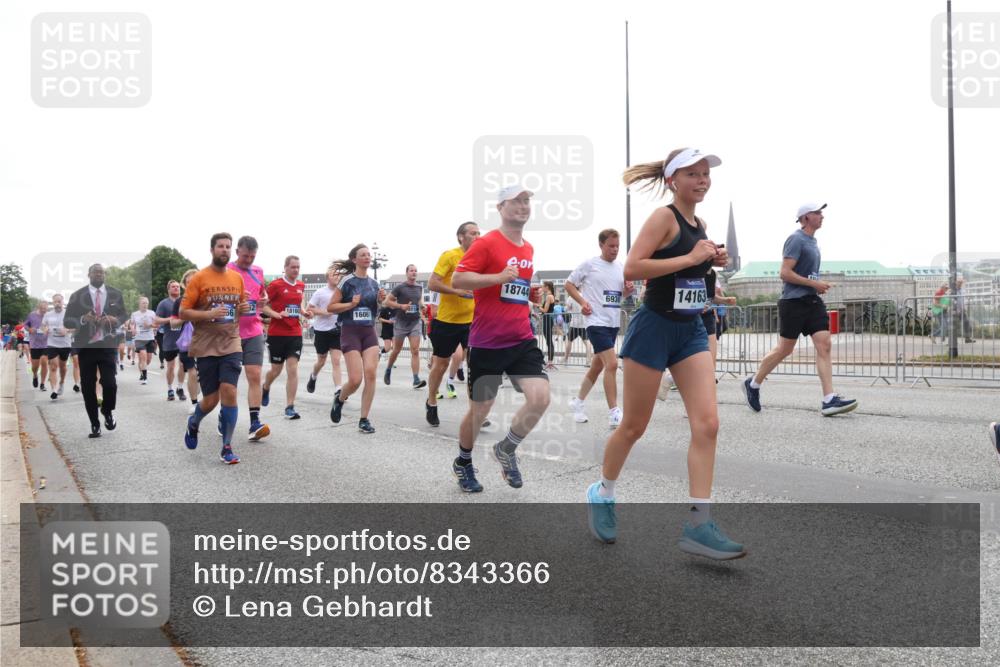 29.06.2025 - hella hamburg halbmarathon Lena Gebhardt http://msf.ph/oto/8343366 29.06.2025 10:38:22 Lombardsbrücke 2, 18160, 16061, 18744, 6930, 14163, 1196, 1394, 1457, 1578, 1596, 1721, 1742, 1791, 1901, 1966, 2113, 2151, 2498, 2576, 2660, 2786, 3010, 3094, 3095, 3216, 3242, 3286, 3323, 3338, 3635, 3636, 3716, 3726, 3777, 3841, 3880, 4028, 4139, 4155, 4159, 4316, 4414, 4883, 4921, 5085, 5089, 5155, 5300, 5617, 5684, 5713, 5735, 6199, 6200, 6362, 6695, 6696, 6697, 6751, 6875, 6930, 7117, 7118, 7148, 7165, 7244, 7371, 7552, 7561, 7629, 7692, 7696, 7868, 7914 meine-sportfotos.de