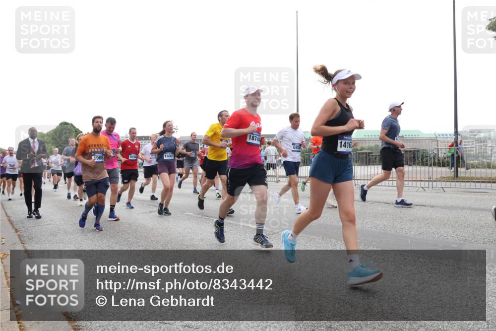 29.06.2025 - hella hamburg halbmarathon Lena Gebhardt http://msf.ph/oto/8343442 29.06.2025 10:38:22 Lombardsbrücke 1966, 18160, 1745, 16061, 18744, 6930, 14163, 1196, 1394, 1457, 1578, 1596, 1721, 1742, 1791, 1901, 1966, 2113, 2151, 2498, 2576, 2660, 2786, 3010, 3094, 3095, 3216, 3242, 3286, 3323, 3338, 3635, 3636, 3716, 3726, 3777, 3841, 3880, 4028, 4139, 4155, 4159, 4316, 4414, 4883, 4921, 5085, 5089, 5155, 5300, 5617, 5684, 5713, 5735, 6199, 6200, 6362, 6695, 6696, 6697, 6751, 6875, 6930, 7117, 7118, 7148, 7165, 7244, 7371, 7552, 7561, 7629, 7692, 7696, 7868, 7914 meine-sportfotos.de