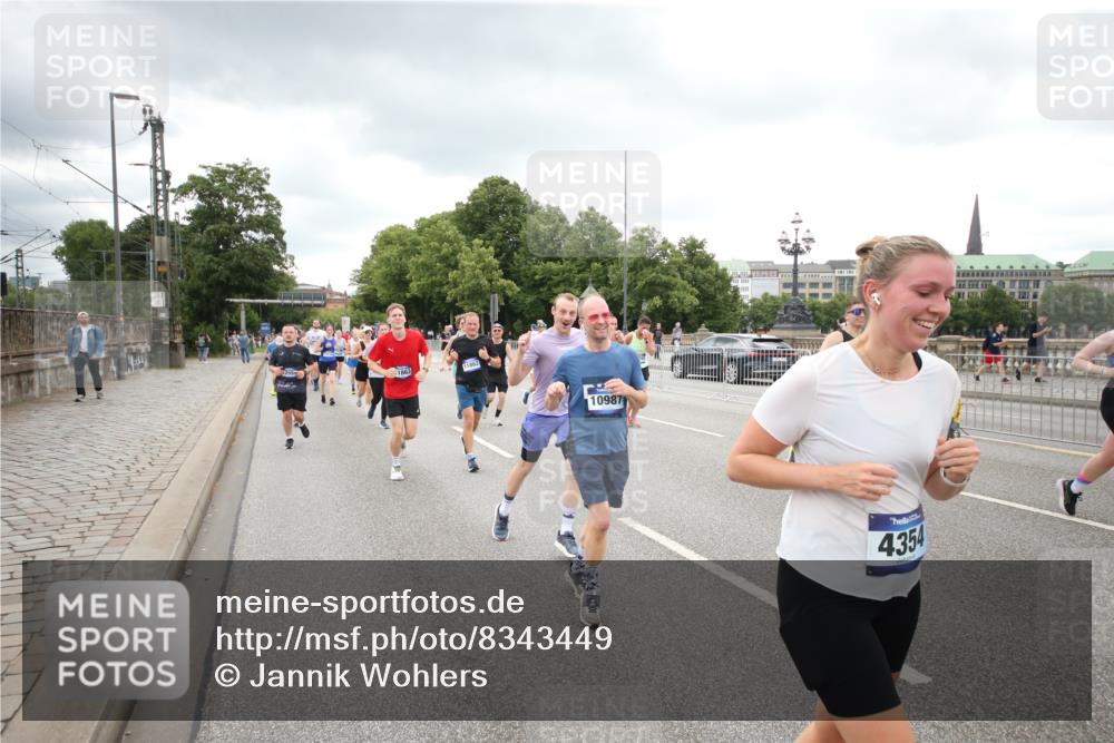 29.06.2025 - hella hamburg halbmarathon Jannik Wohlers http://msf.ph/oto/8343449 29.06.2025 10:55:50 Lombardsbrücke 1113, 1738, 1909, 2095, 3257, 4083, 4354, 4836, 5580, 5693, 5757, 6494, 6968, 7025, 7028, 7616, 8005, 8305, 8517, 8766, 9383, 9435, 9606, 9838, 9948, 9953, 10740, 10784, 10987, 11298, 11862, 11863, 12295, 12296, 12551, 13395, 13405, 13965, 14142, 14280, 14281, 15103, 15173, 15272, 15443, 15696, 15699, 16655, 16960, 17084, 17398, 17649, 17673, 18349, 18798, 19228 meine-sportfotos.de