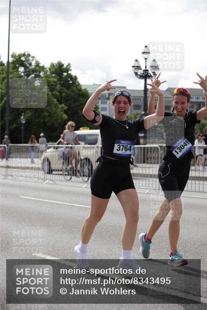 29.06.2025 - hella hamburg halbmarathon Jannik Wohlers http://msf.ph/oto/8343495 29.06.2025 10:42:37 Lombardsbrücke 1149, 1467, 1788, 2103, 2158, 2267, 2361, 2450, 2509, 2971, 3074, 3378, 3518, 3764, 4105, 4385, 5067, 5268, 5610, 5755, 5967, 7043, 7461, 8161, 8184, 8795, 8991, 9072, 9304, 9378, 9644, 10008, 10180, 10536, 11142, 11443, 11671, 11710, 12151, 12485, 13049, 13417, 13676, 14422, 14694, 15246, 16263, 16264, 16279, 16789, 16840, 17037, 17609, 17921, 18434, 18435, 18540, 18898, 19115 meine-sportfotos.de